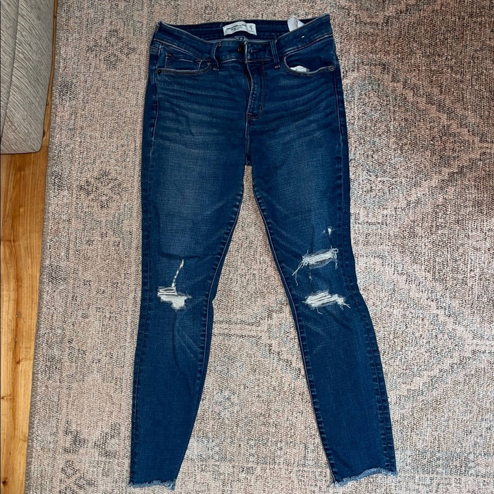 Women’s Abercrombie Distressed Blue Skinny Jeans (27/4s)